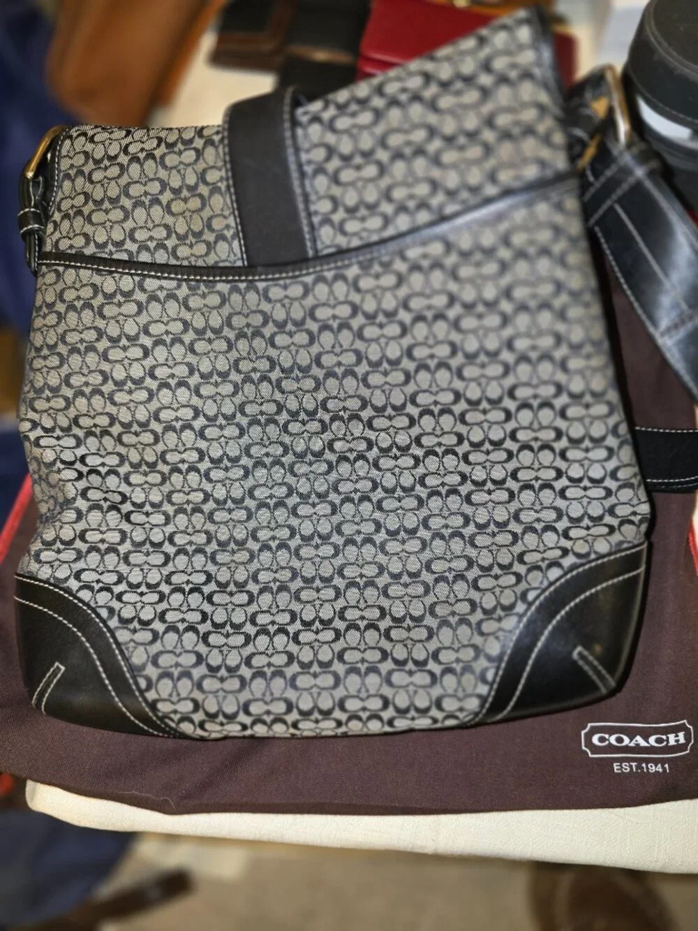 Coach shoulder bag in black